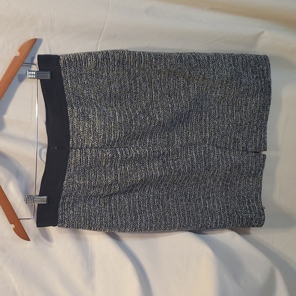 Ann Taylor Textured Skirt SZ 8 - Picture 3 of 7